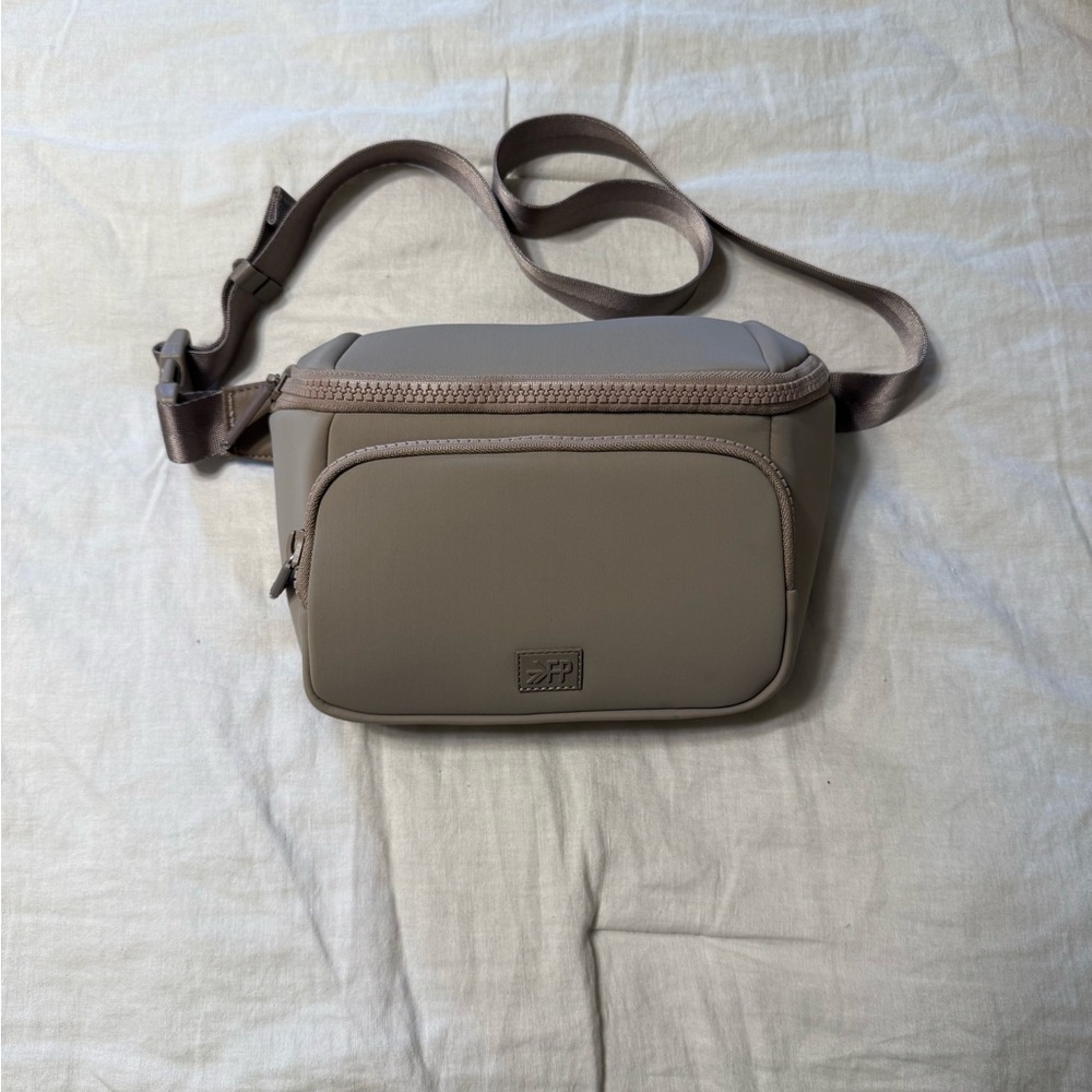 EUC Freshly Picked Tan Aspen Seoul Sling Baby Neoprene Crossbody Diaper Bag